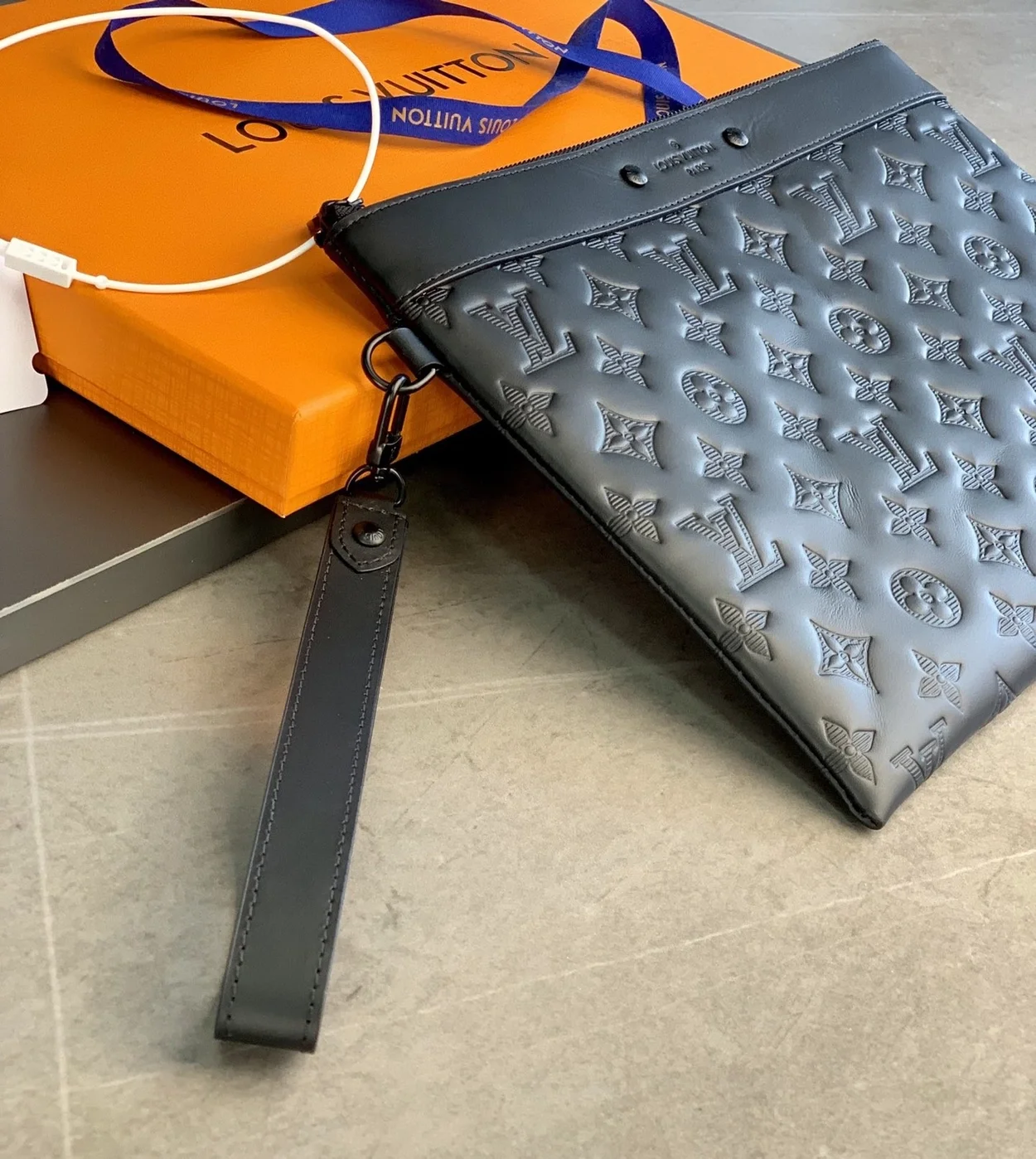 루이비통 포쉐트 To-Go 레더클러치 M81570