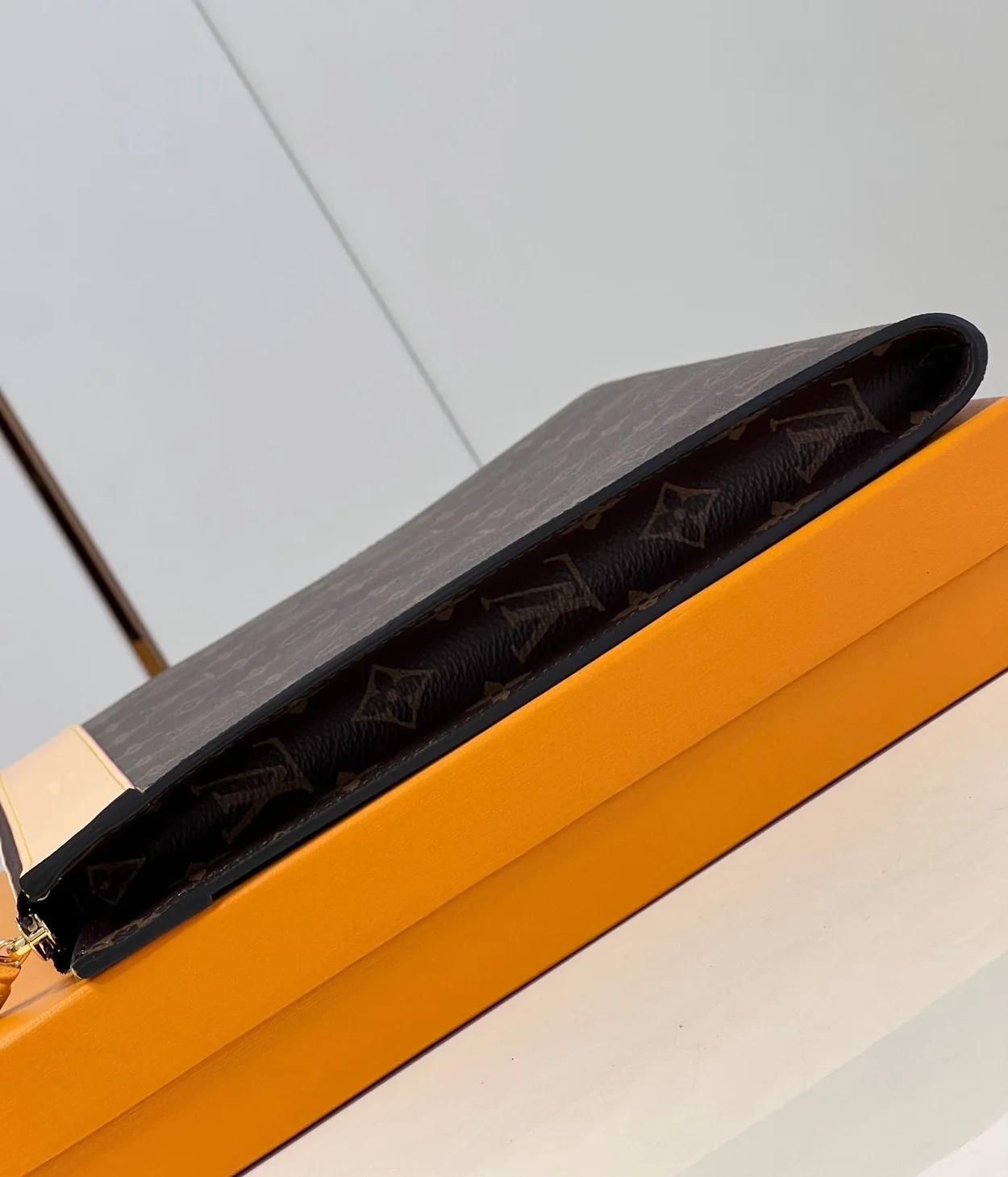 루이비통 포쉐트 주르 클러치 M82540