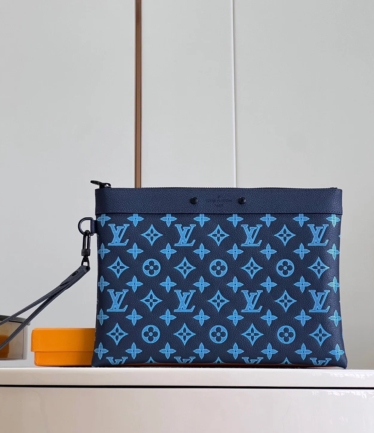 루이비통 포쉐트 To-Go 클러치 M82321