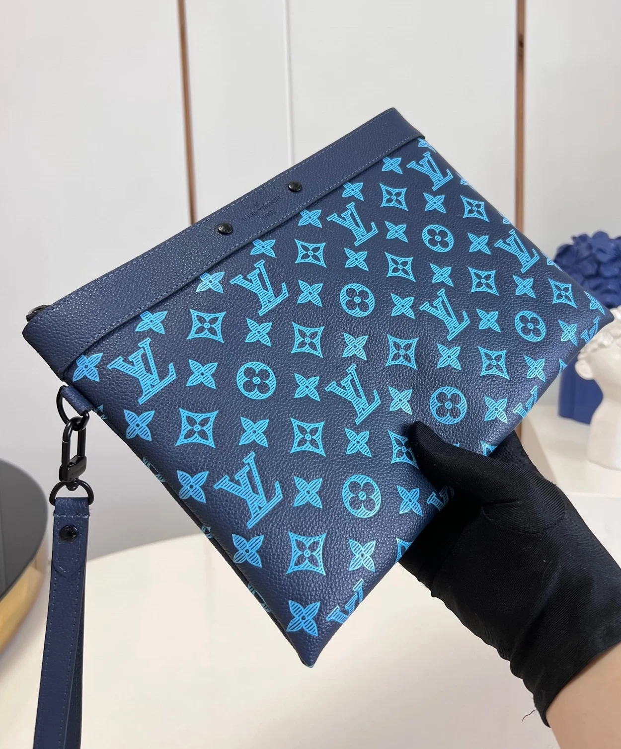 루이비통 포쉐트 To-Go 클러치 M82321