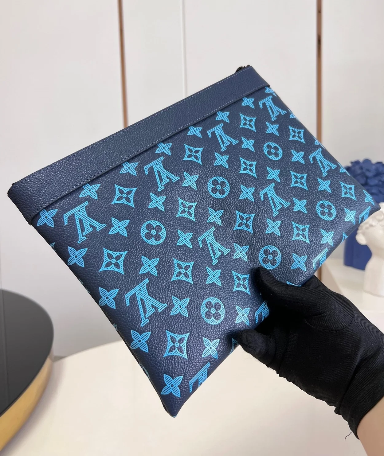 루이비통 포쉐트 To-Go 클러치 M82321