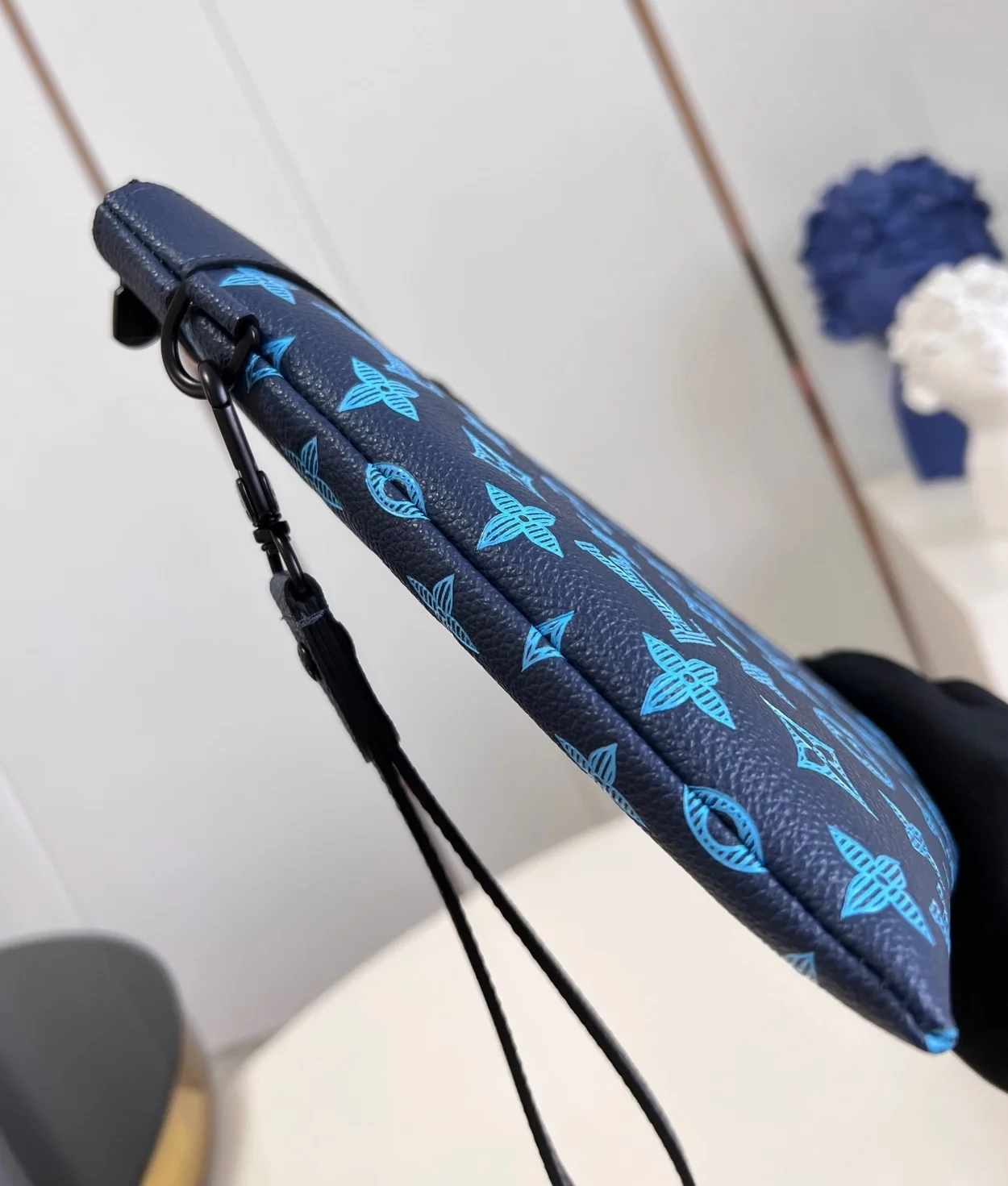 루이비통 포쉐트 To-Go 클러치 M82321