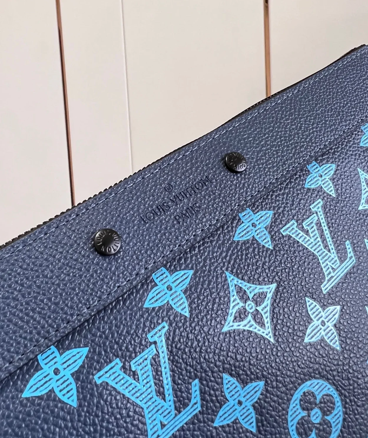 루이비통 포쉐트 To-Go 클러치 M82321