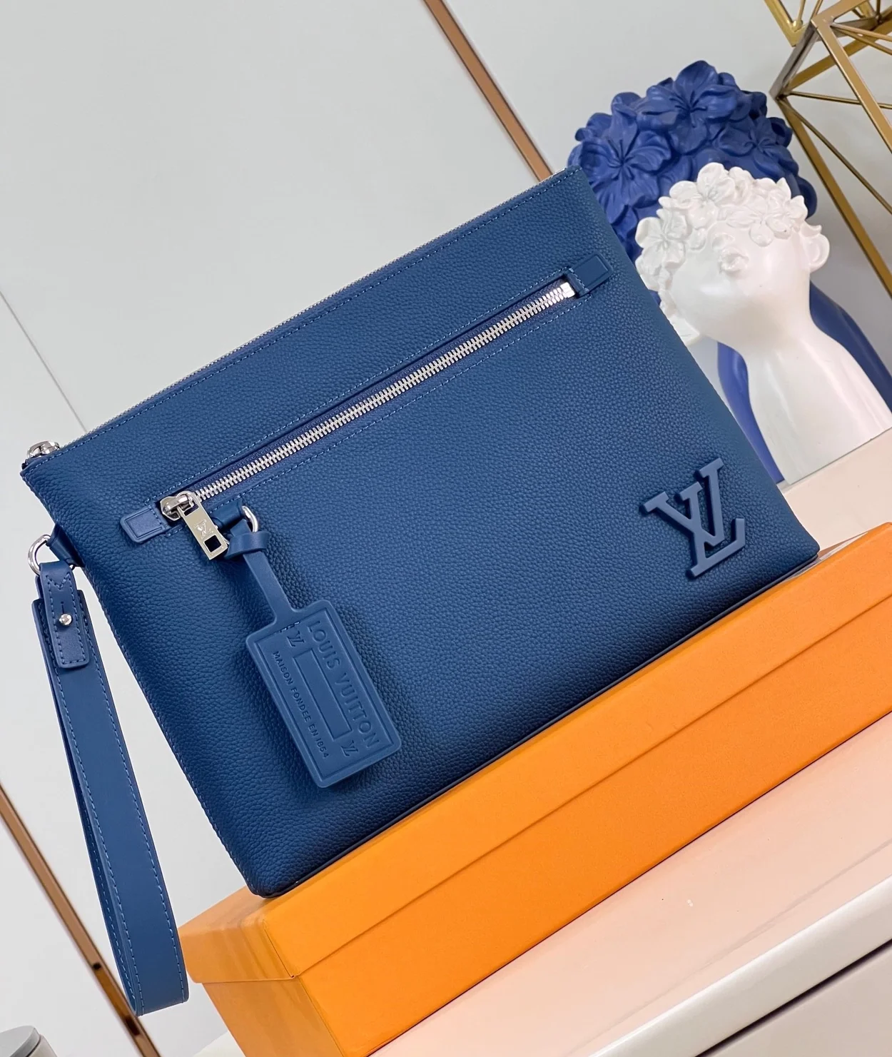 루이비통 테이크오프 파우치 M82813