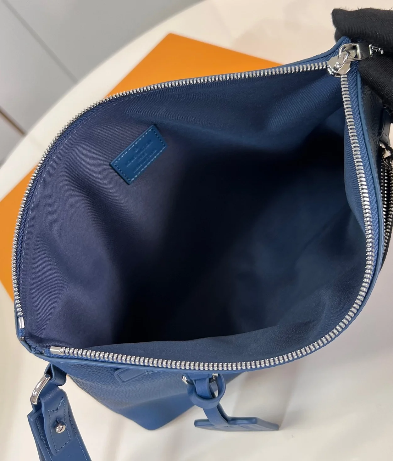 루이비통 테이크오프 파우치 M82813