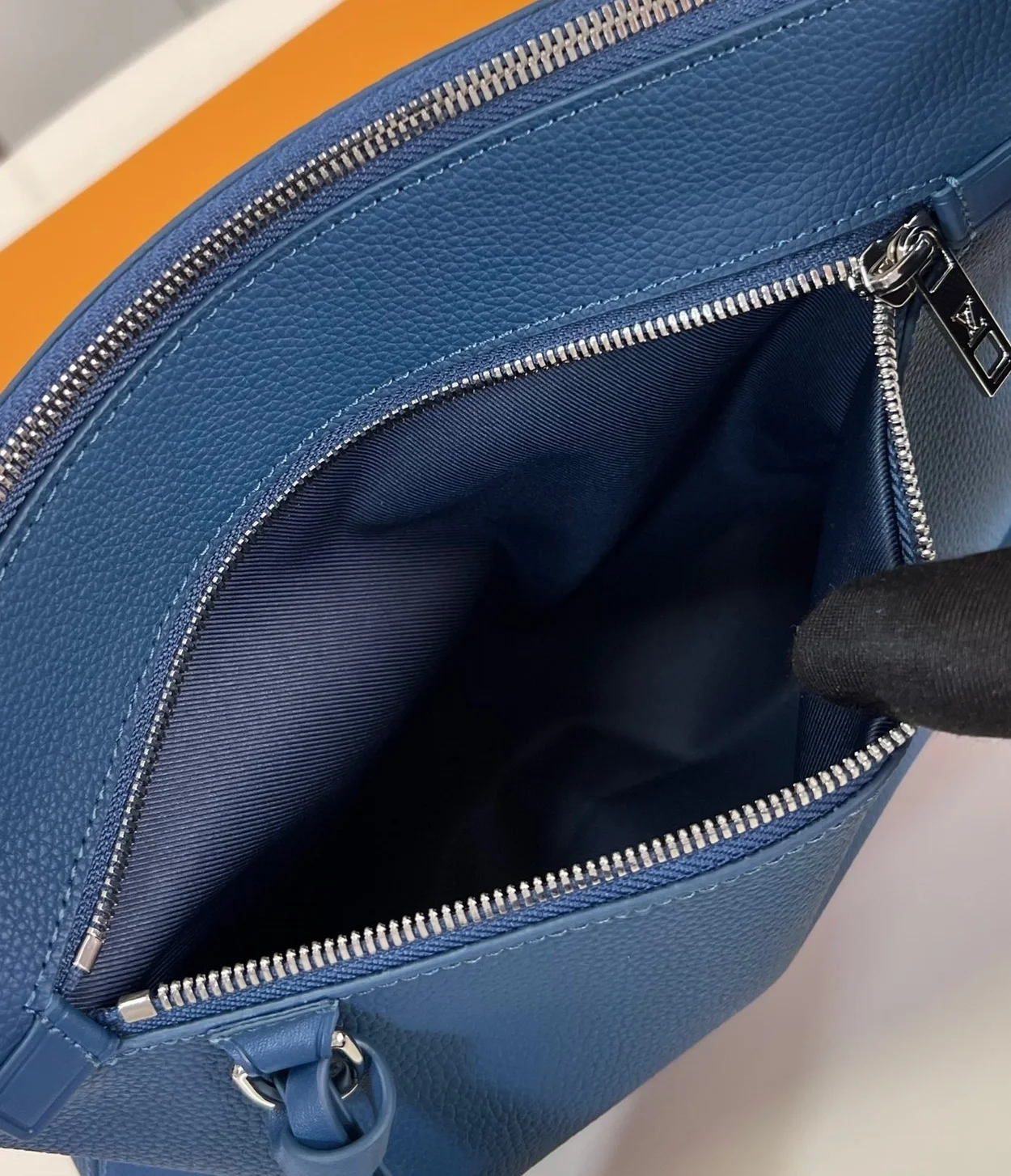 루이비통 테이크오프 파우치 M82813