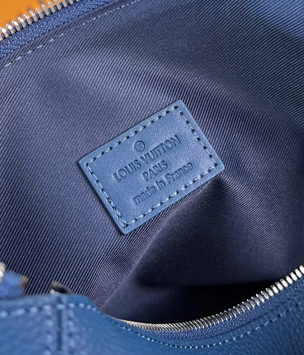 루이비통 테이크오프 파우치 M82813