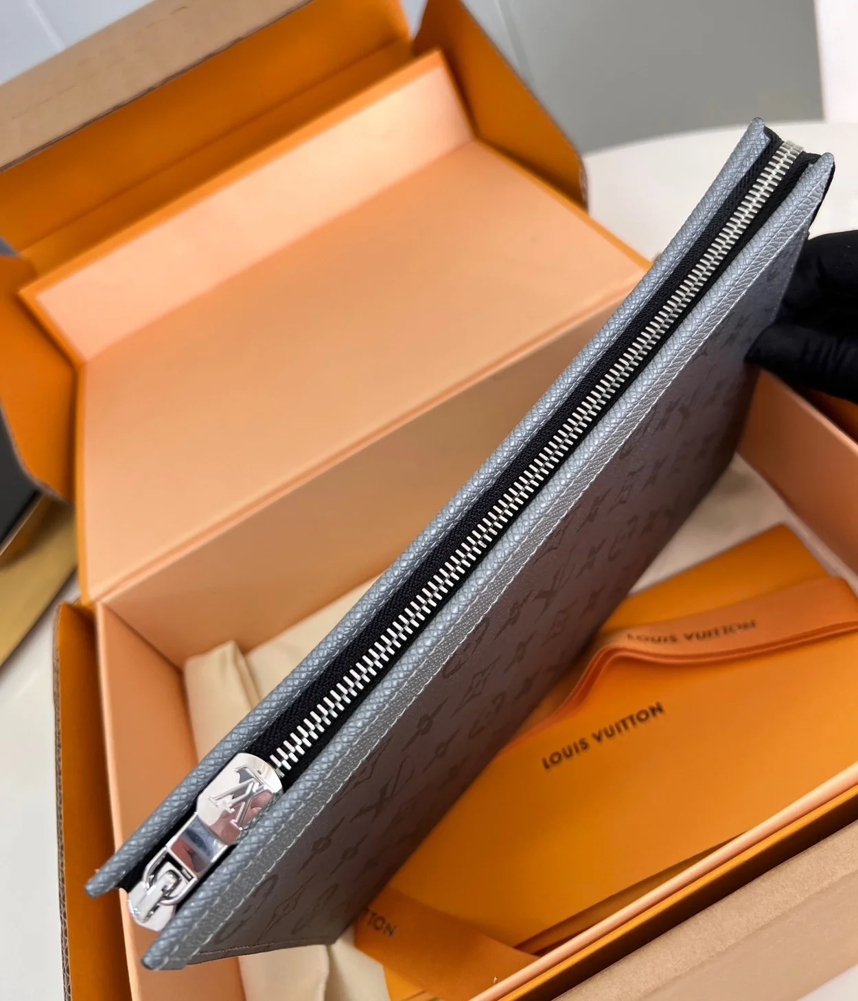 루이비통 포쉐트 보야주 MM 모노그램 캔버스 클러치 M30840