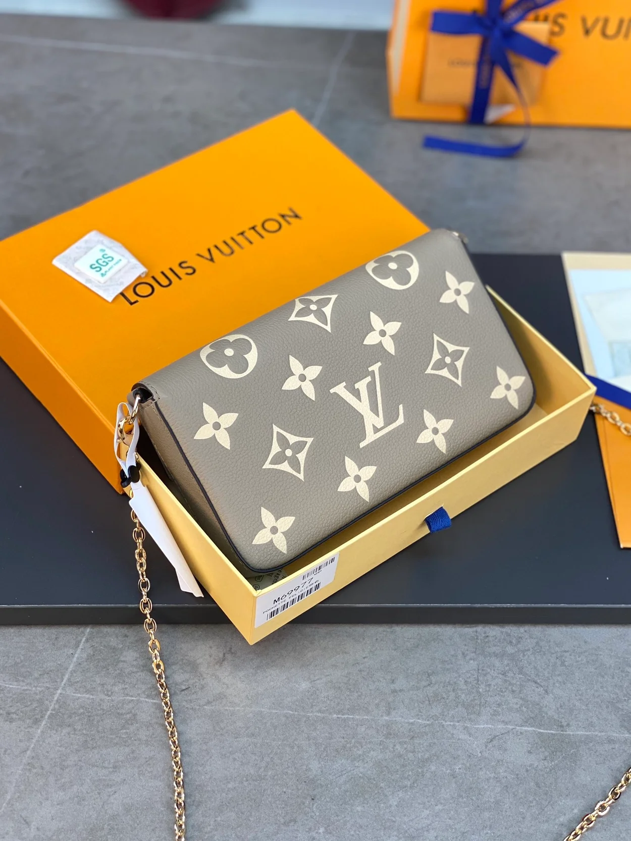 루이비통 포쉐트 펠리시 M69977