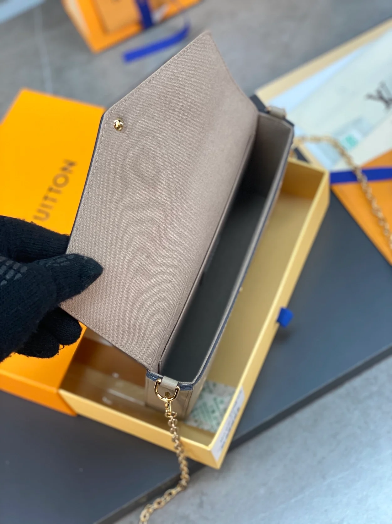 루이비통 포쉐트 펠리시 M69977