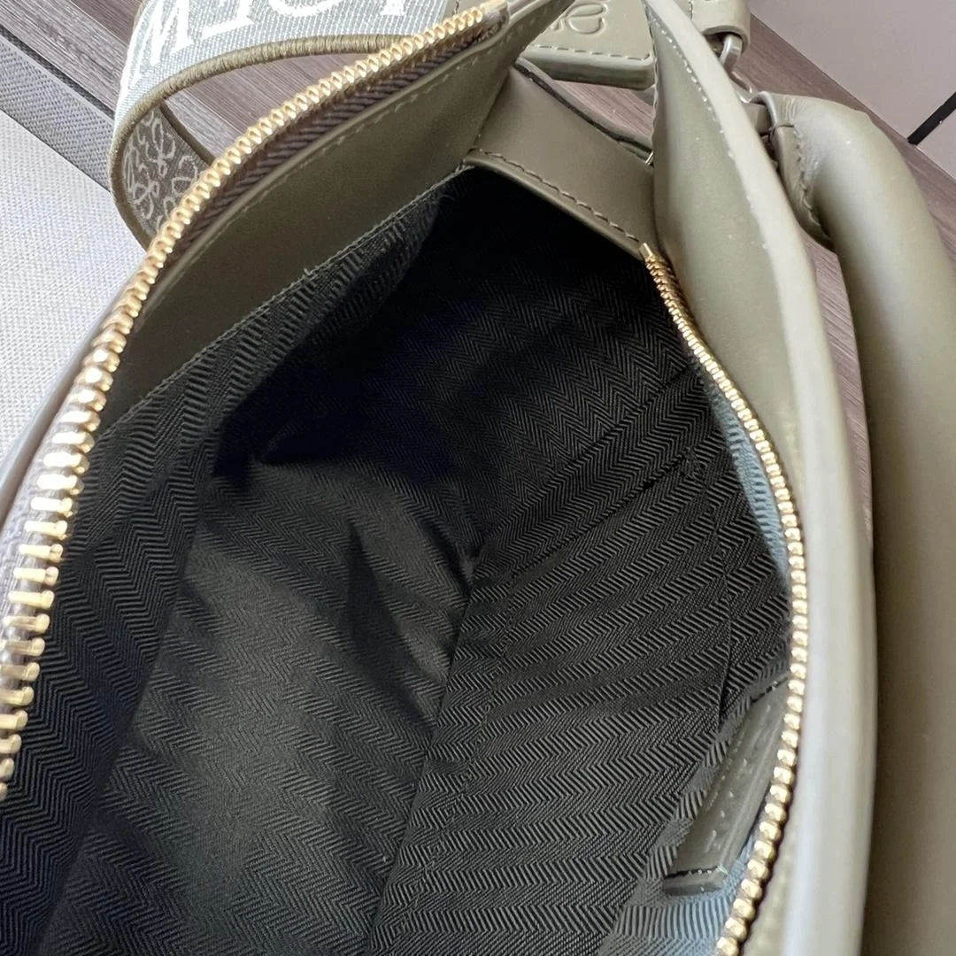 로에베 사틴 스몰 퍼즐 엣지 백 카키