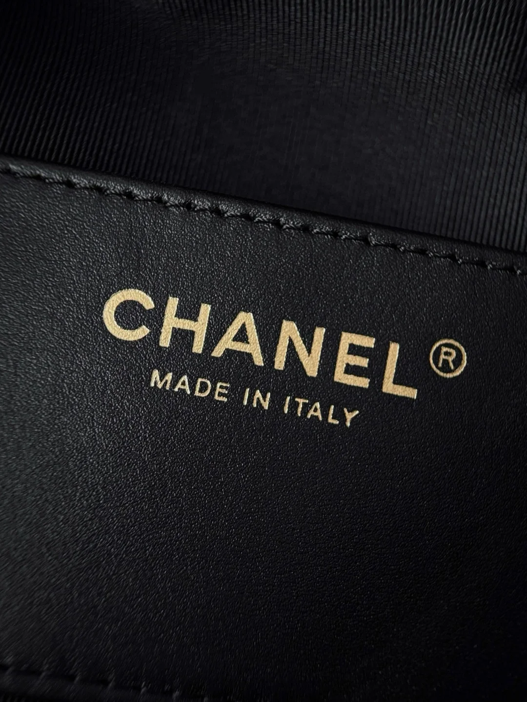 샤넬 25백 스몰 블랙 샤이니 카프스킨 호보백