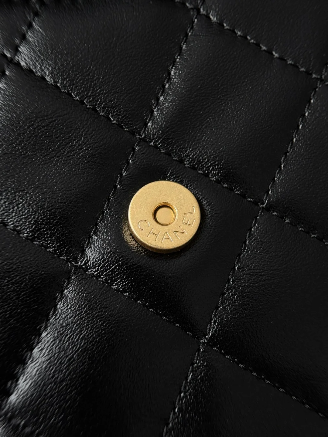 샤넬 25백 스몰 블랙 샤이니 카프스킨 호보백
