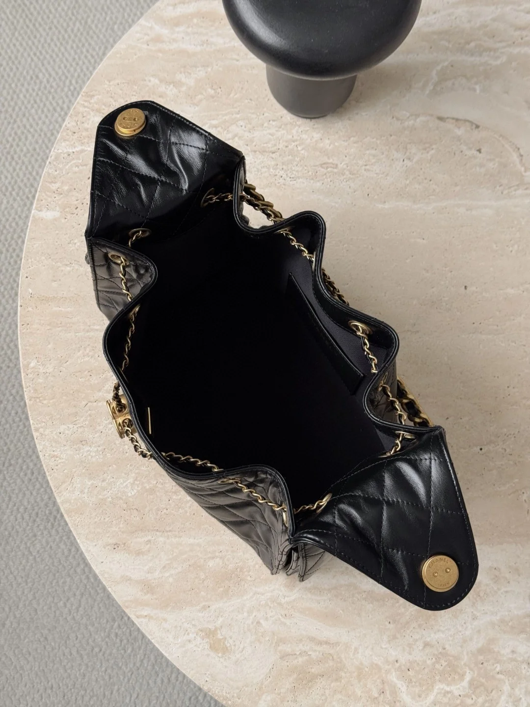 샤넬 25백 스몰 블랙 샤이니 카프스킨 호보백