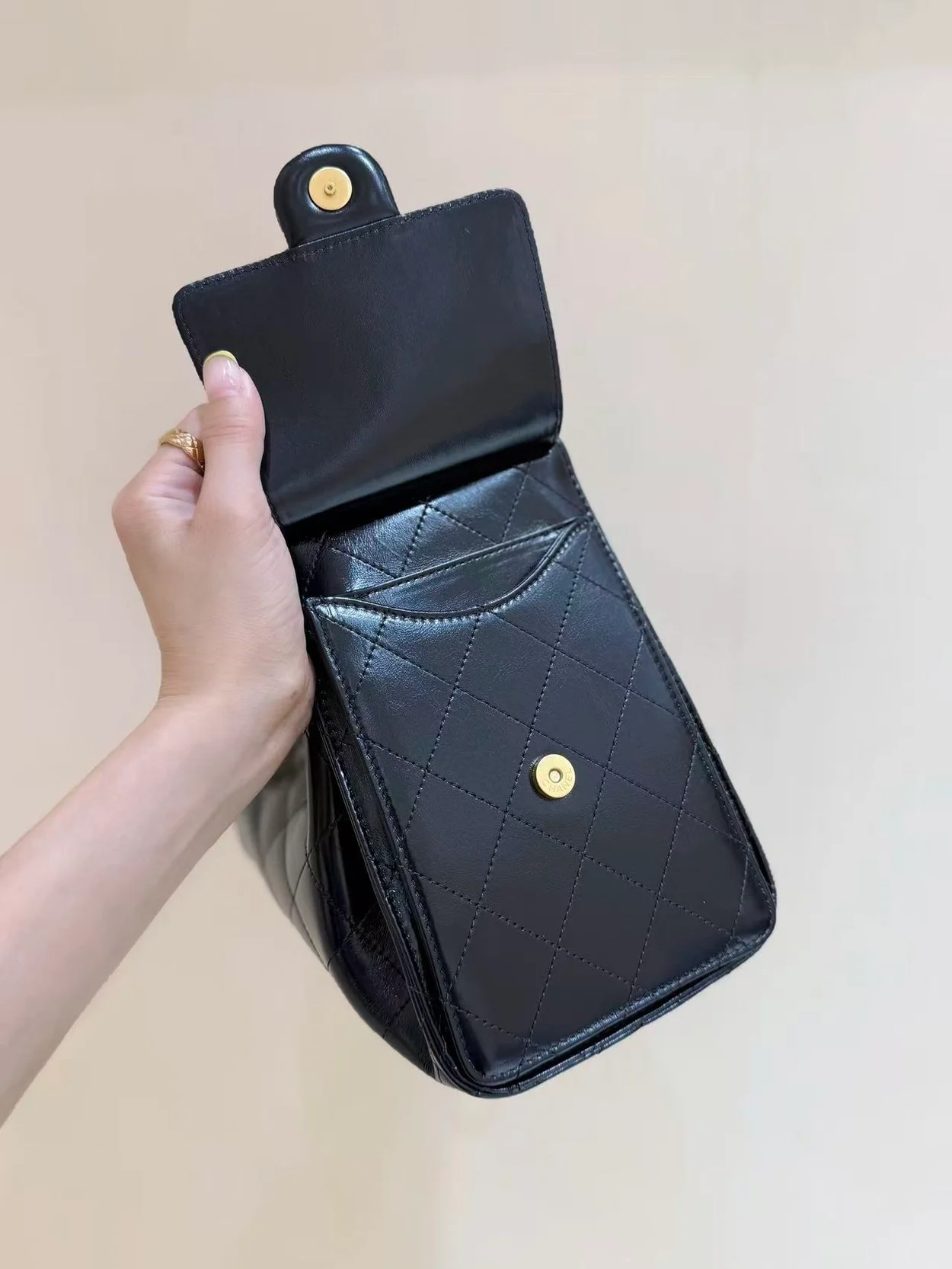 샤넬 25B 샤이니 카프스킨 스몰 호보백