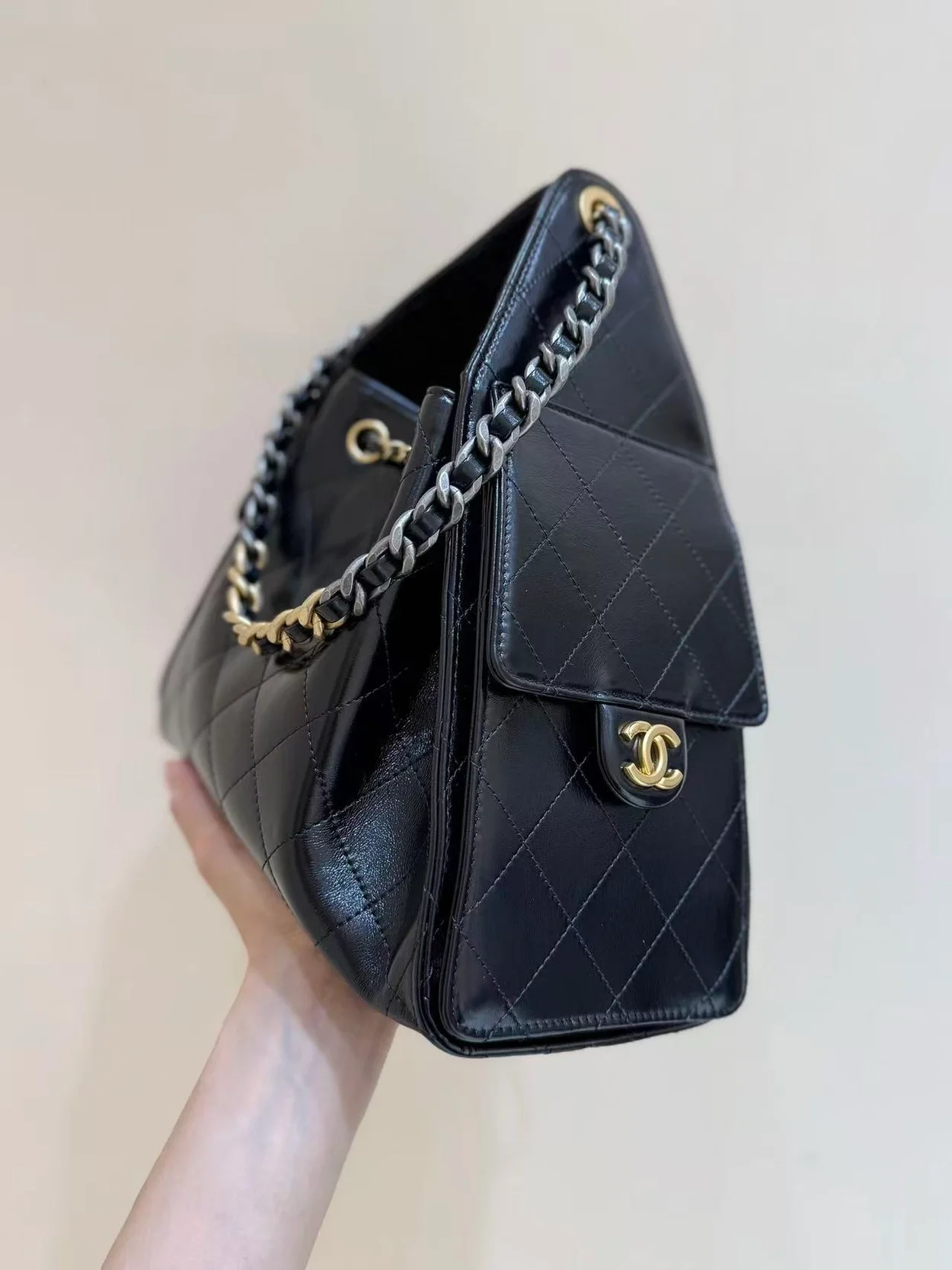 샤넬 25B 샤이니 카프스킨 스몰 호보백