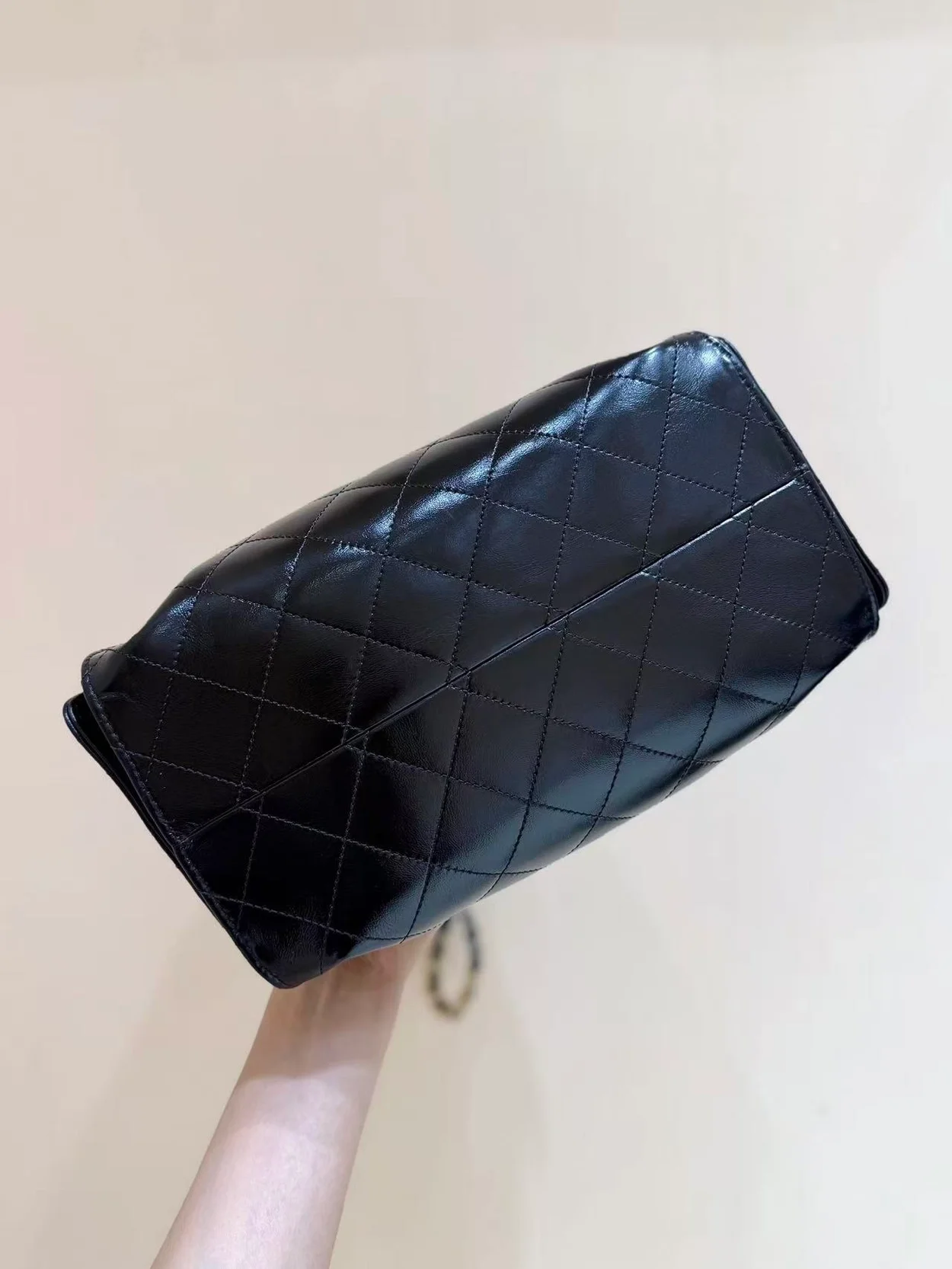 샤넬 25B 샤이니 카프스킨 스몰 호보백