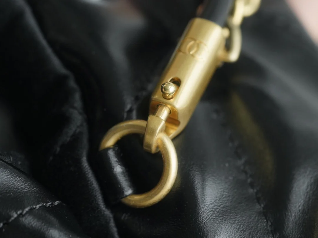 샤넬 24SS 22백 미니 블랙 금장