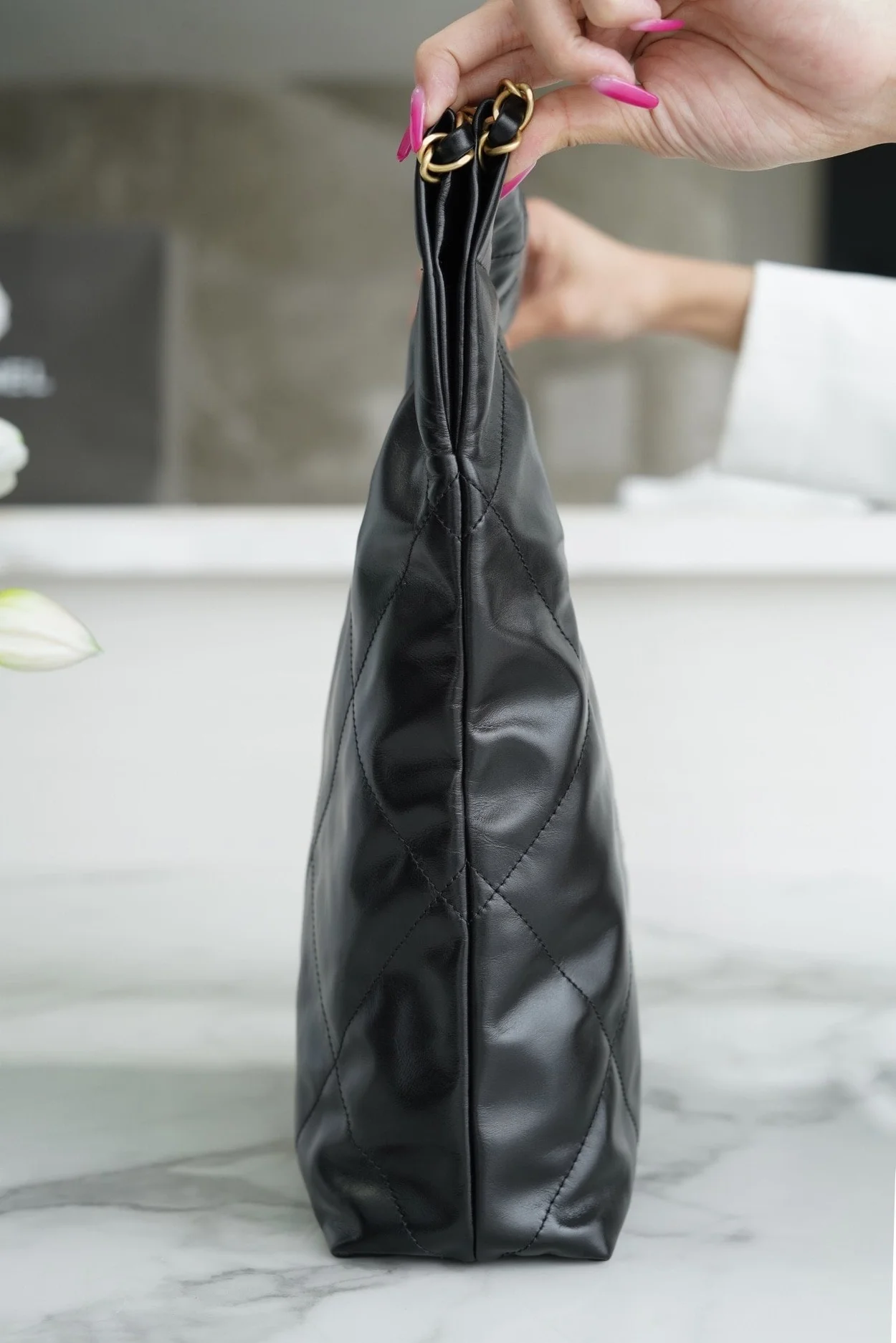 샤넬 22백 미디엄 블랙 금장