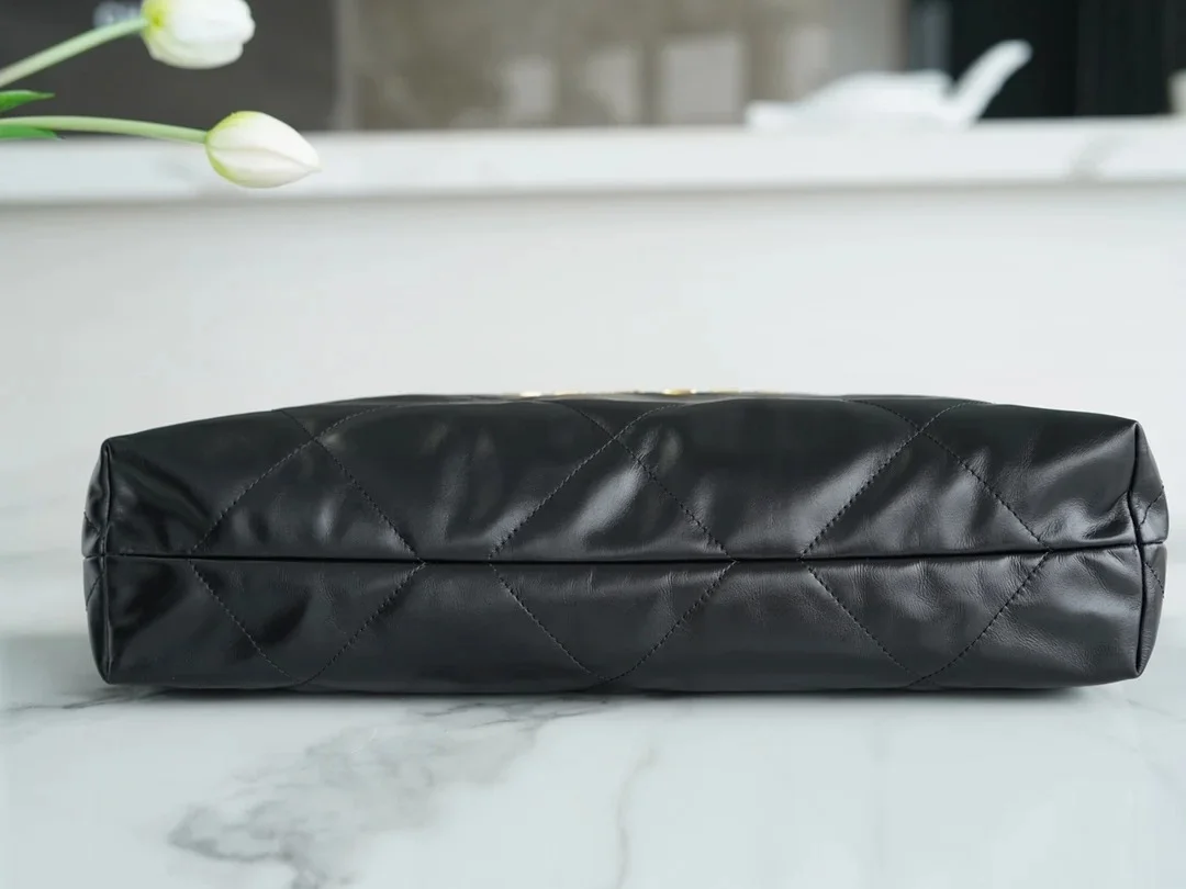 샤넬 22백 미디엄 블랙 금장