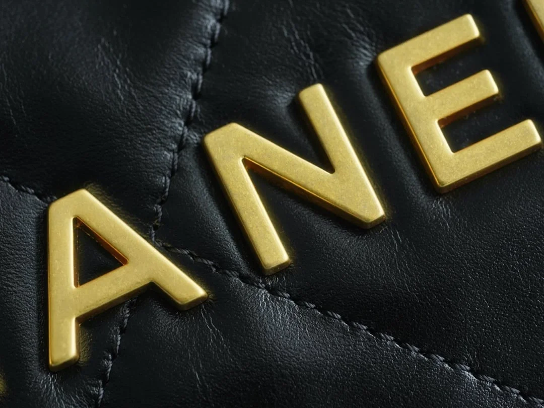 샤넬 22백 미디엄 블랙 금장