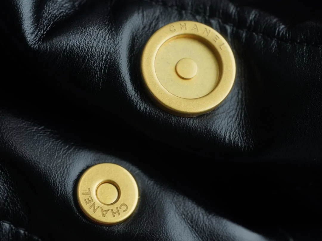 샤넬 22백 미디엄 블랙 금장