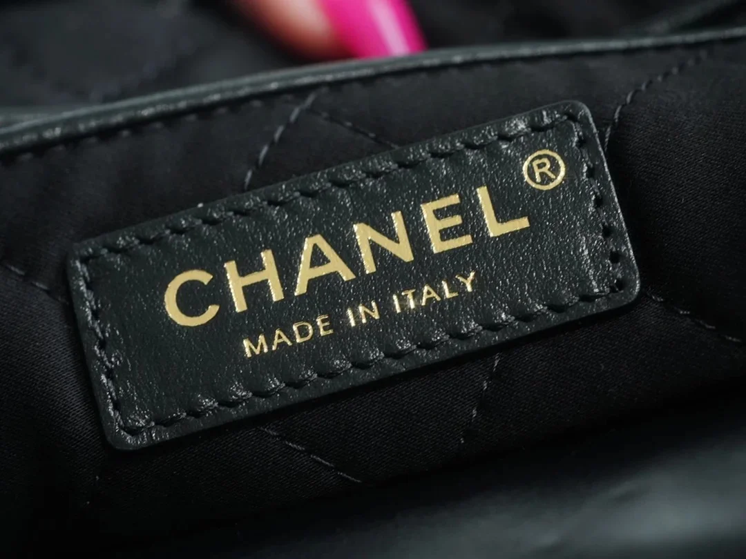 샤넬 22백 미디엄 블랙 금장