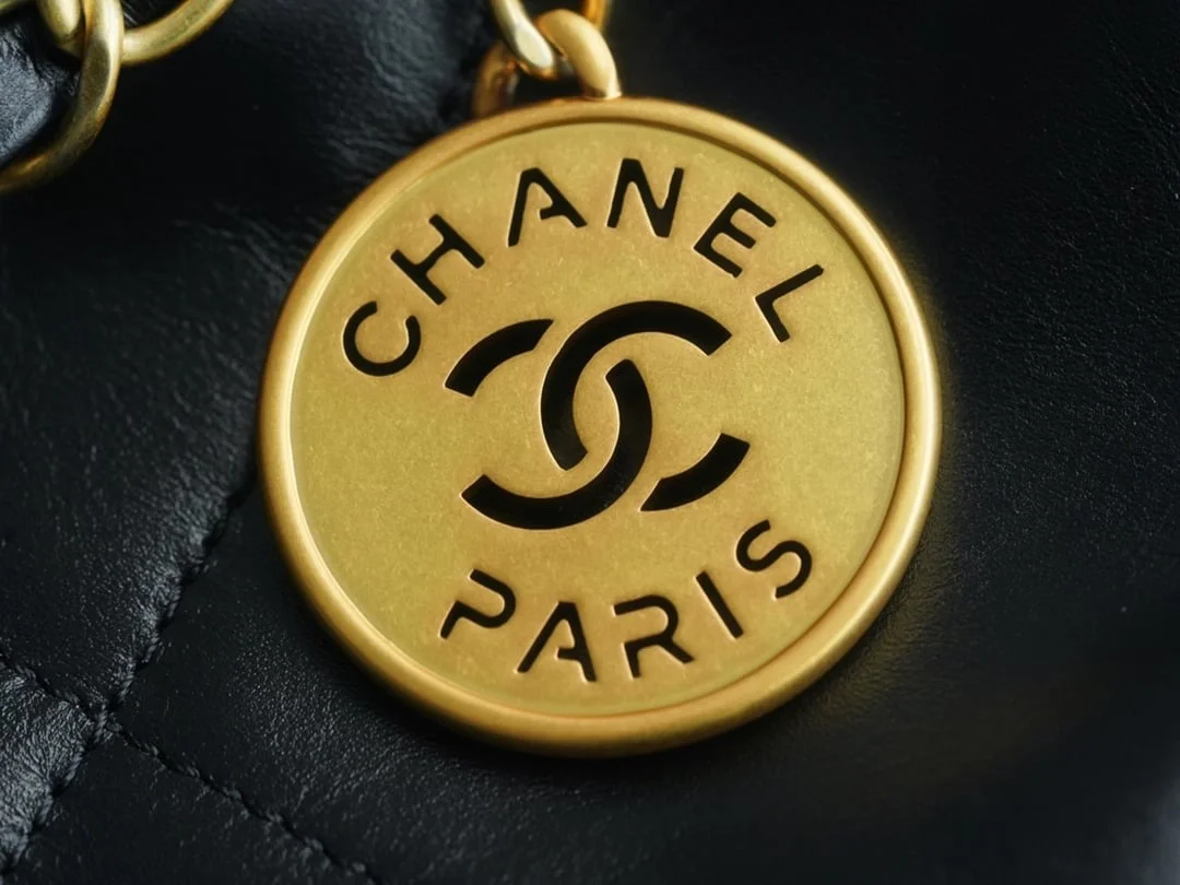 샤넬 22백 미디엄 블랙 금장