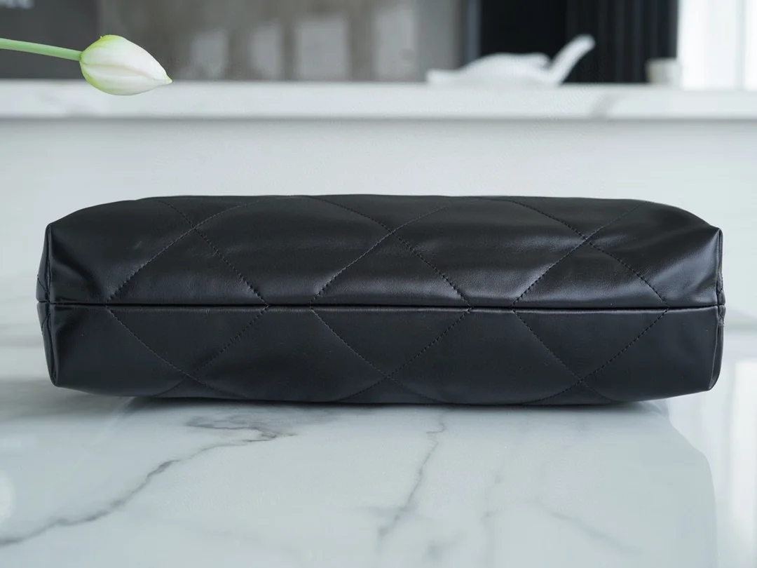 샤넬 22백 미디엄 블랙 은장