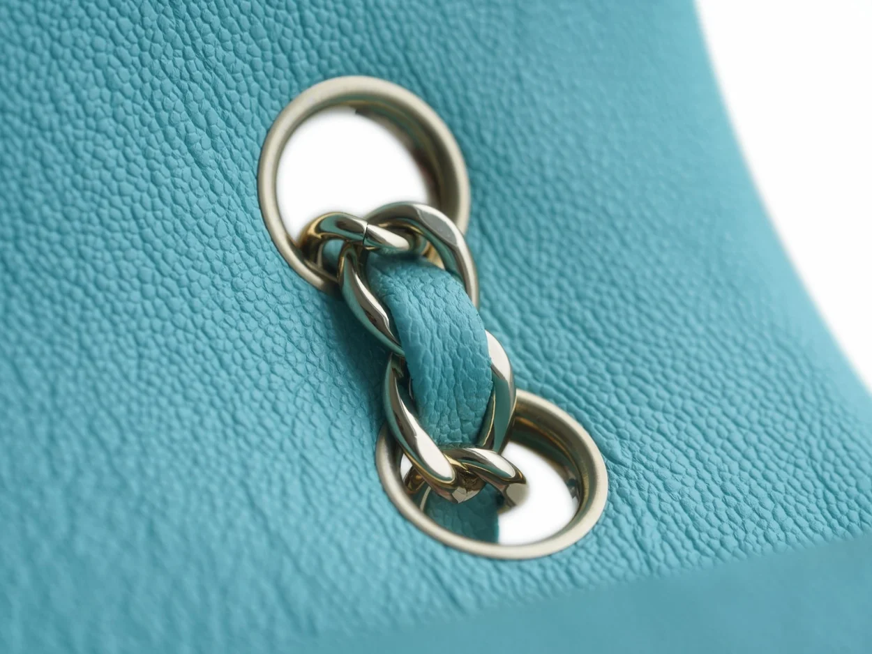 샤넬 클래식 미디엄 라이트 블루 금장 카프스킨