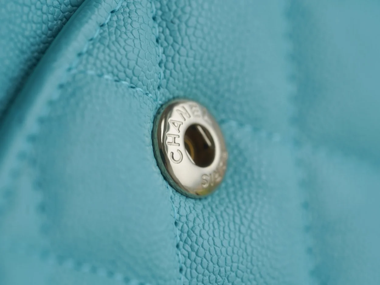 샤넬 클래식 미디엄 라이트 블루 금장 카프스킨