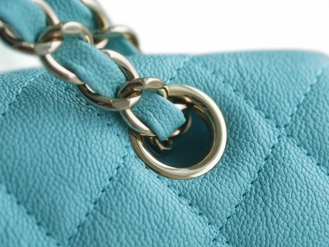 샤넬 클래식 미디엄 라이트 블루 금장 카프스킨