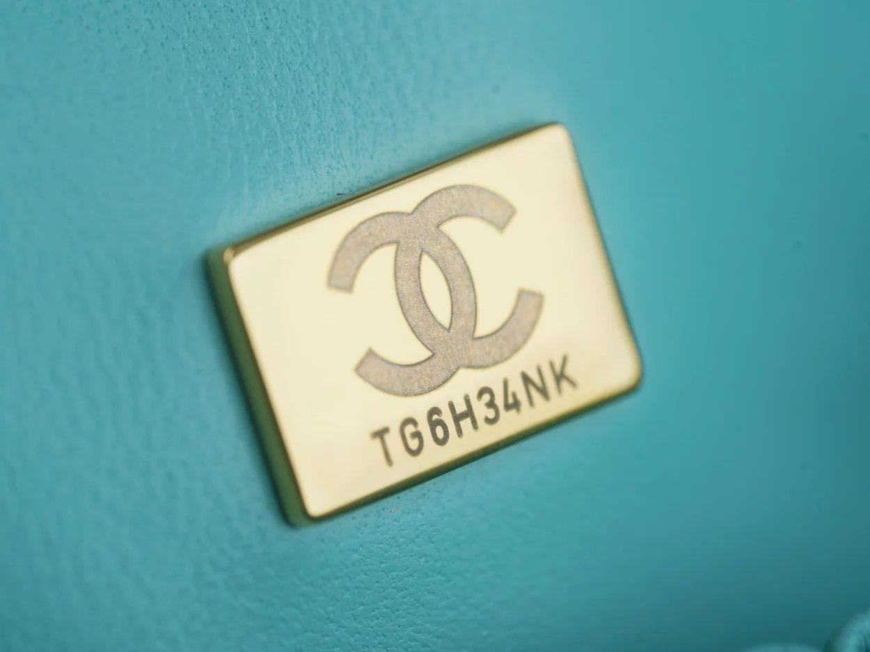 샤넬 클래식 미디엄 라이트 블루 금장 카프스킨