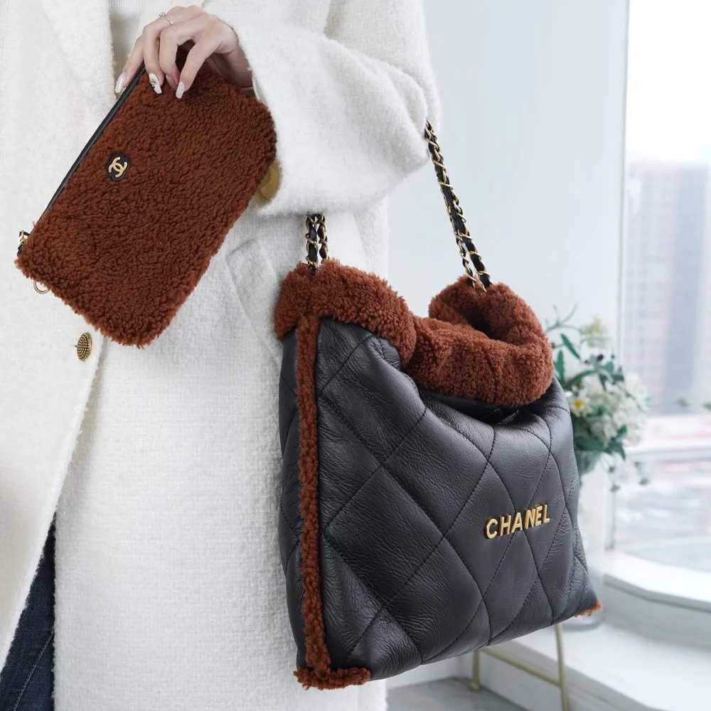 샤넬 22백 한정판 테디 브라운 블랙