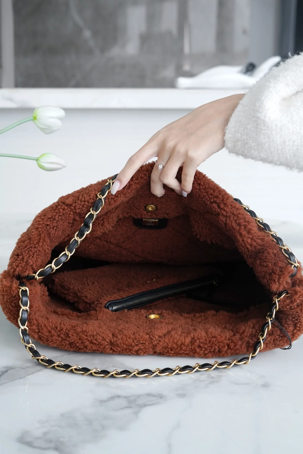 샤넬 22백 한정판 테디 브라운 블랙