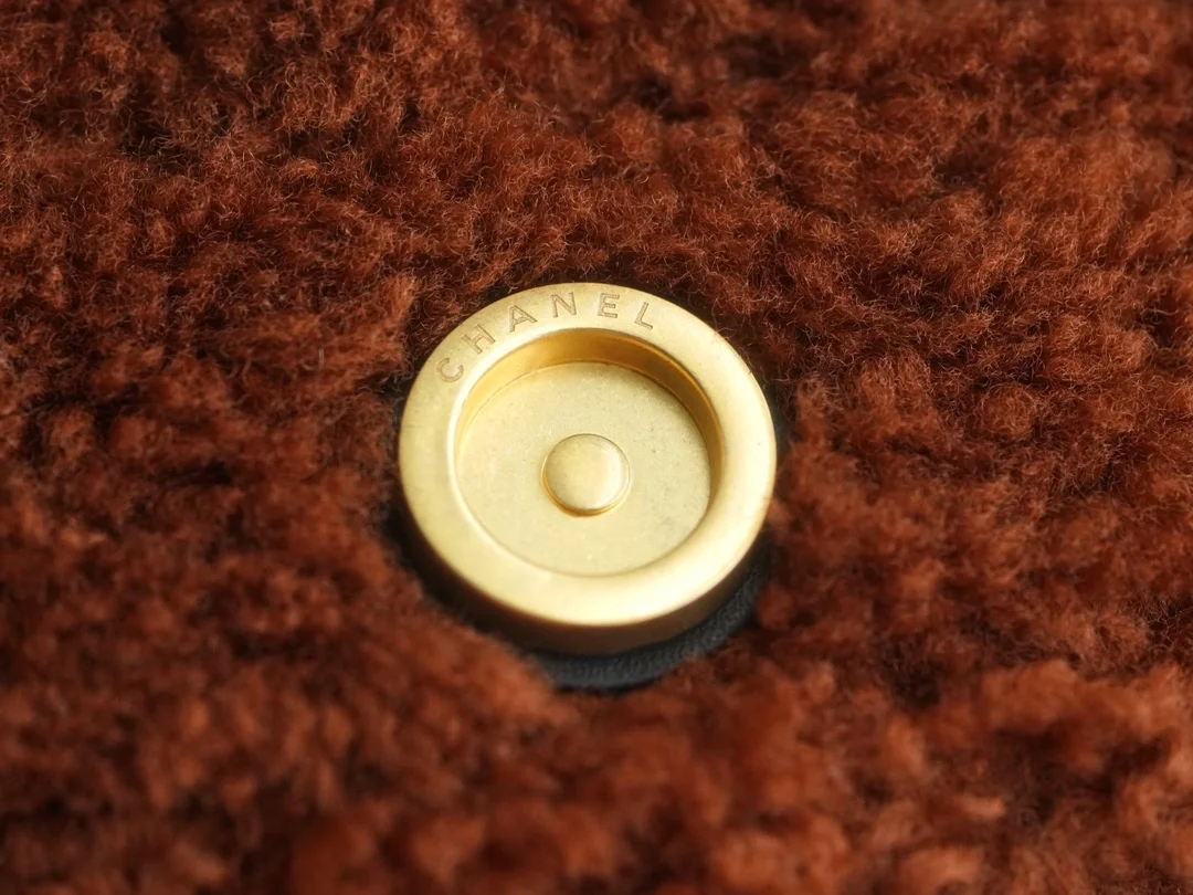 샤넬 22백 한정판 테디 브라운 블랙