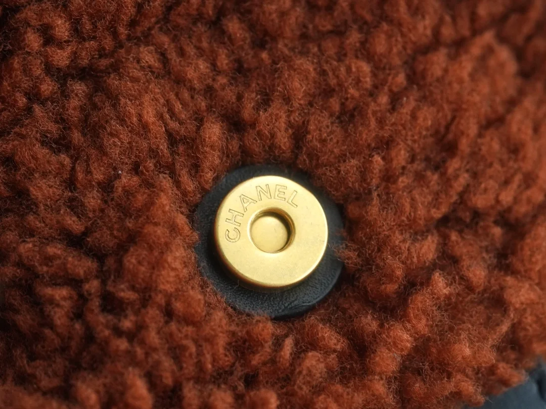 샤넬 22백 한정판 테디 브라운 블랙