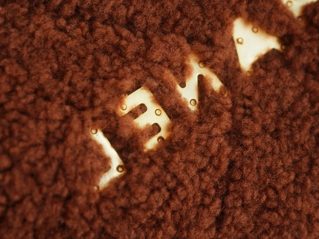 샤넬 22백 한정판 테디 브라운 블랙