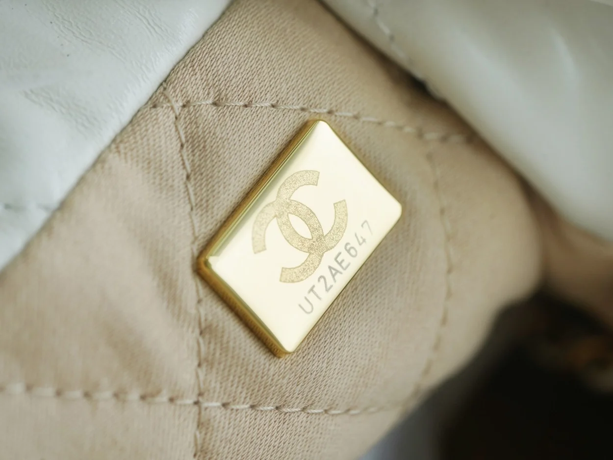 샤넬 22백 미니 화이트 금장