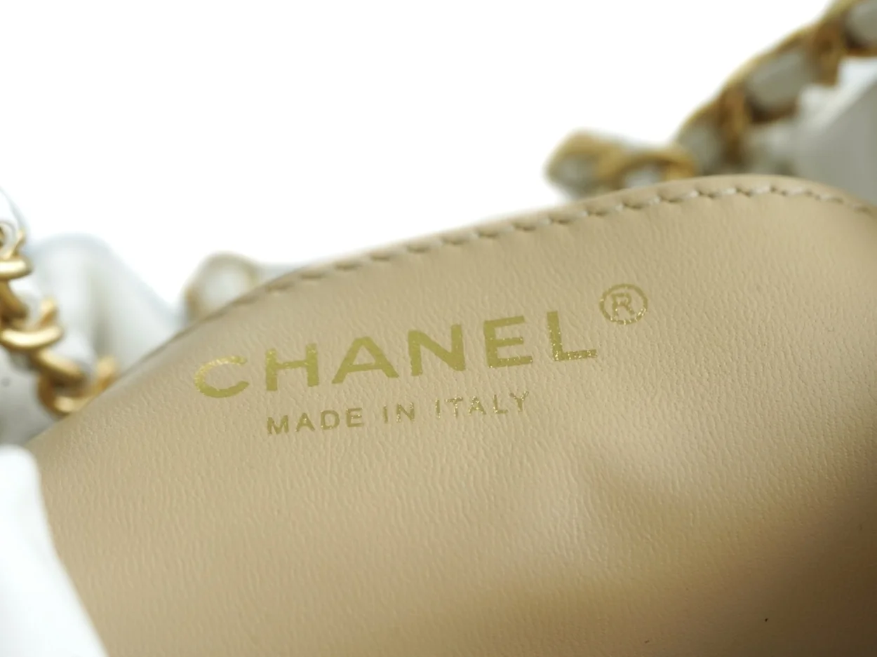샤넬 22백 미니 화이트 금장