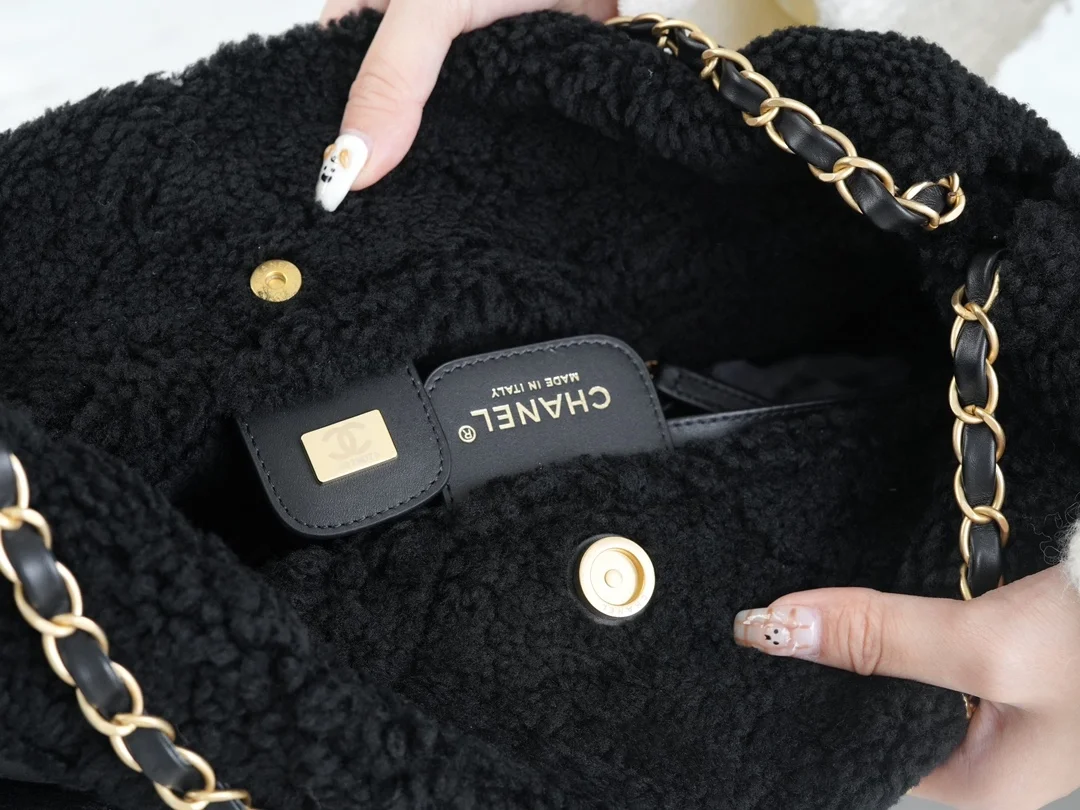 샤넬 22백 한정판 테디 블랙