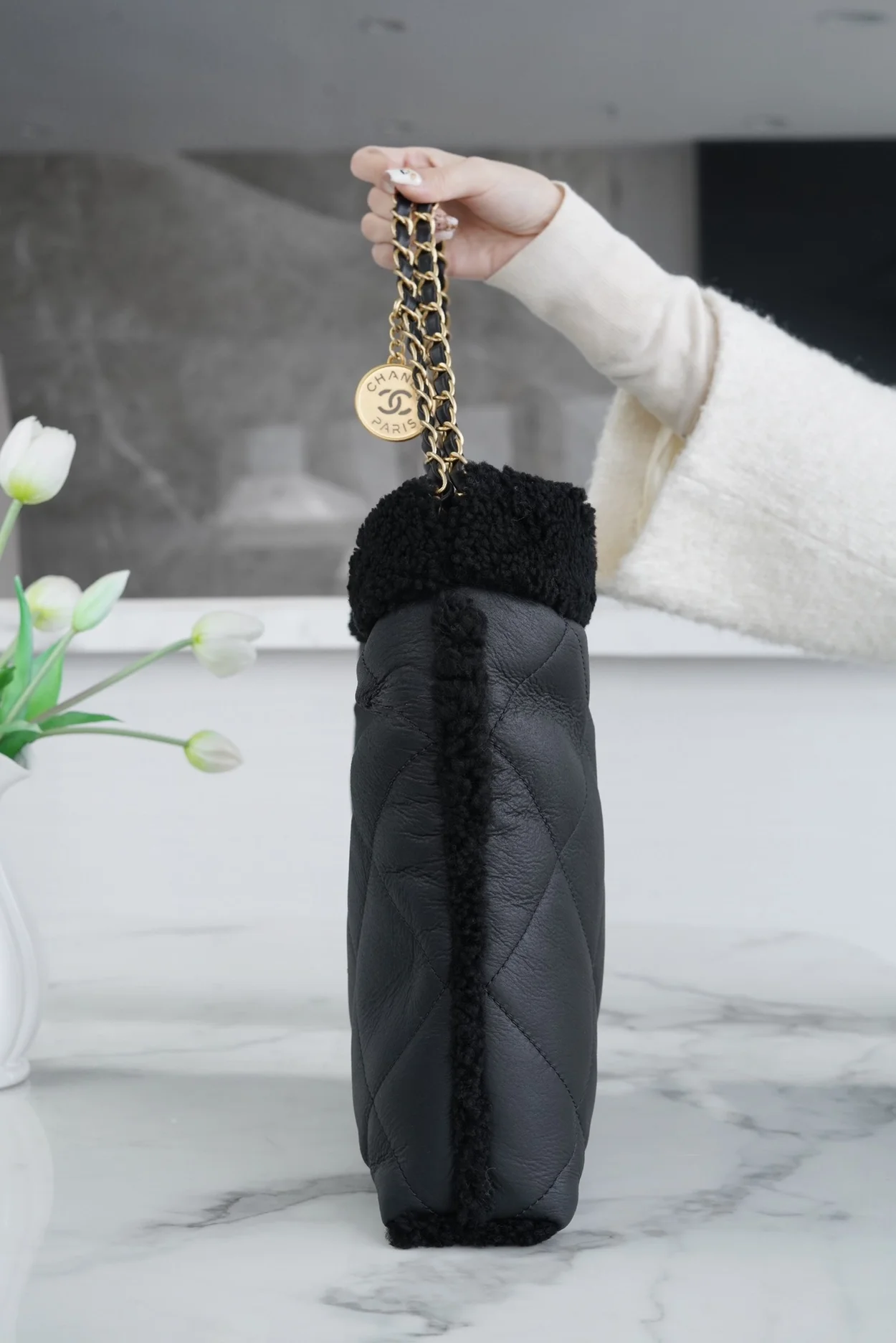 샤넬 22백 한정판 테디 블랙