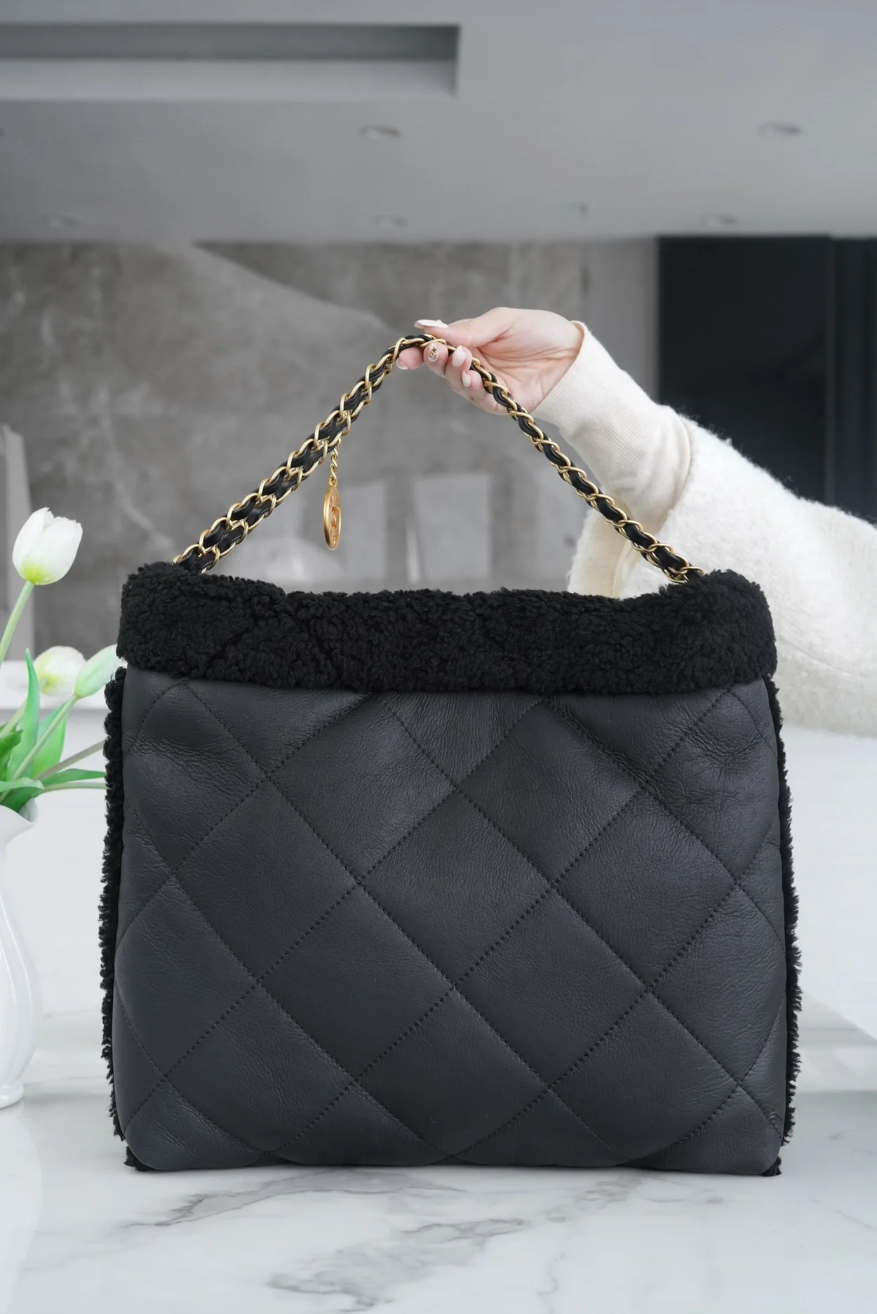 샤넬 22백 한정판 테디 블랙