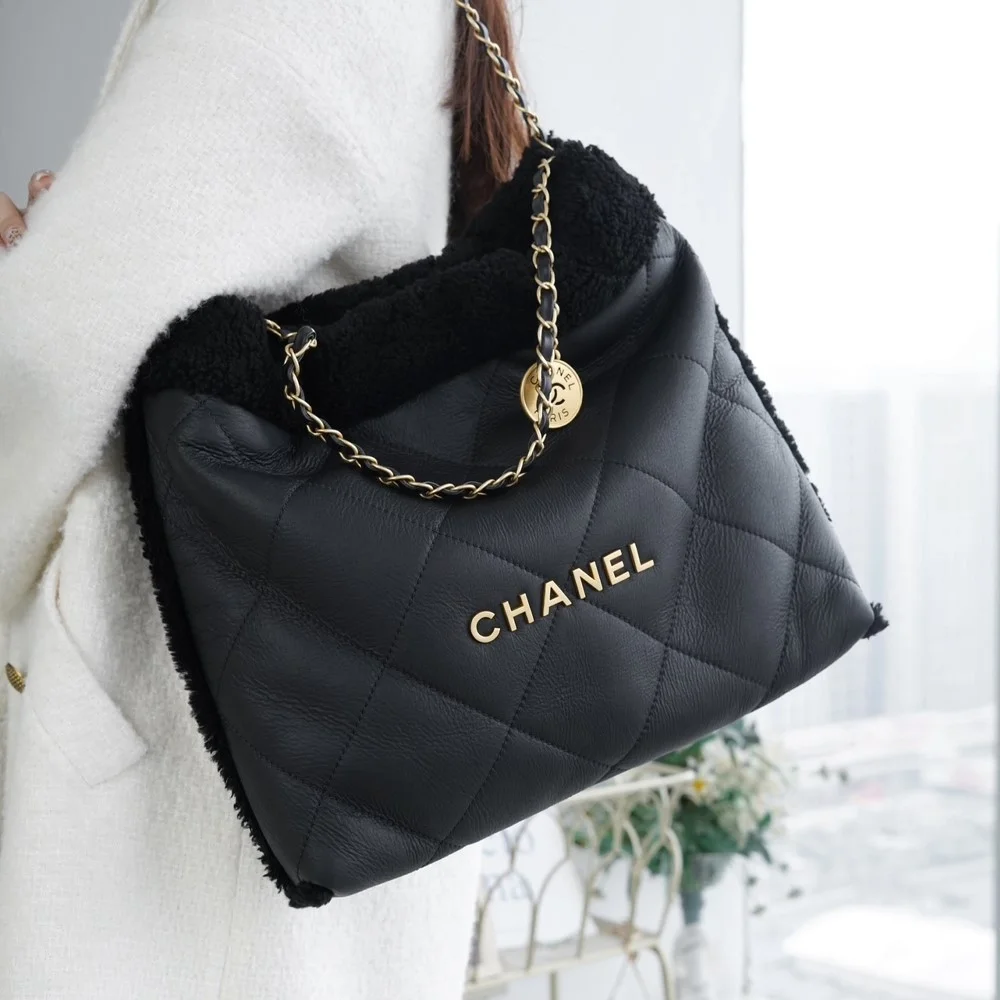 샤넬 22백 한정판 테디 블랙