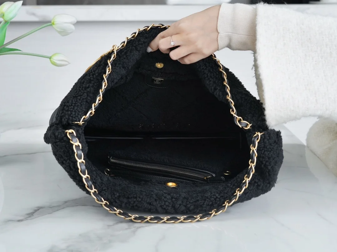 샤넬 22백 한정판 테디 블랙