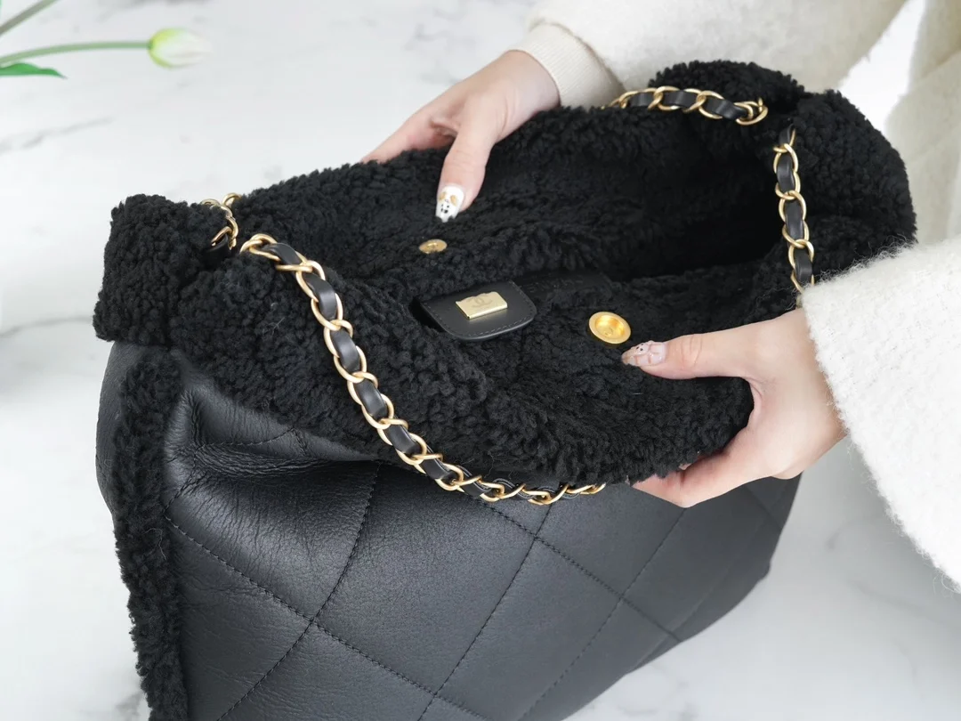 샤넬 22백 한정판 테디 블랙