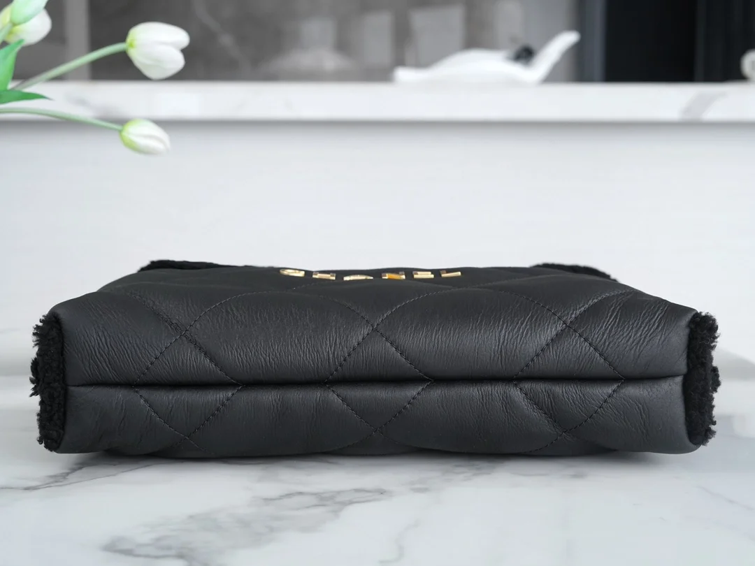 샤넬 22백 한정판 테디 블랙