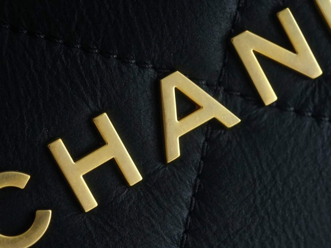 샤넬 22백 한정판 테디 블랙