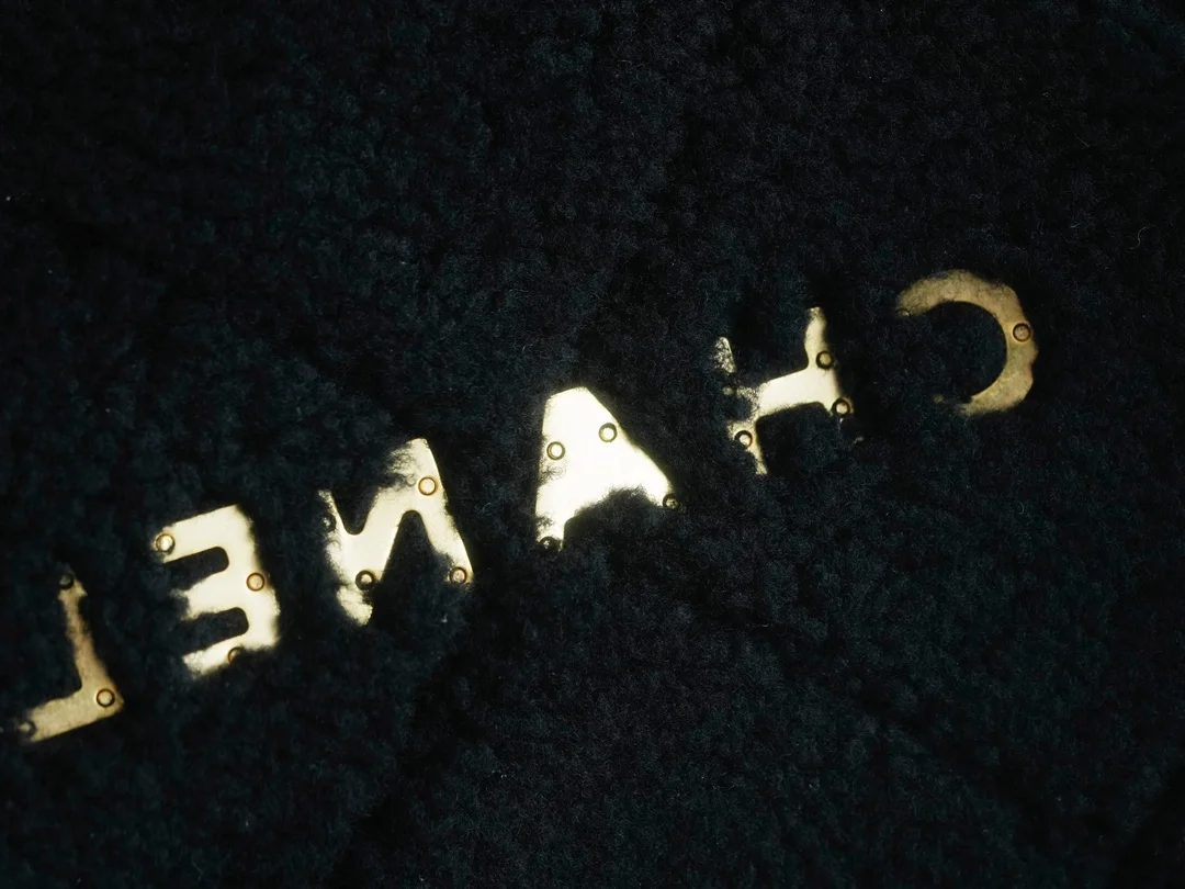 샤넬 22백 한정판 테디 블랙