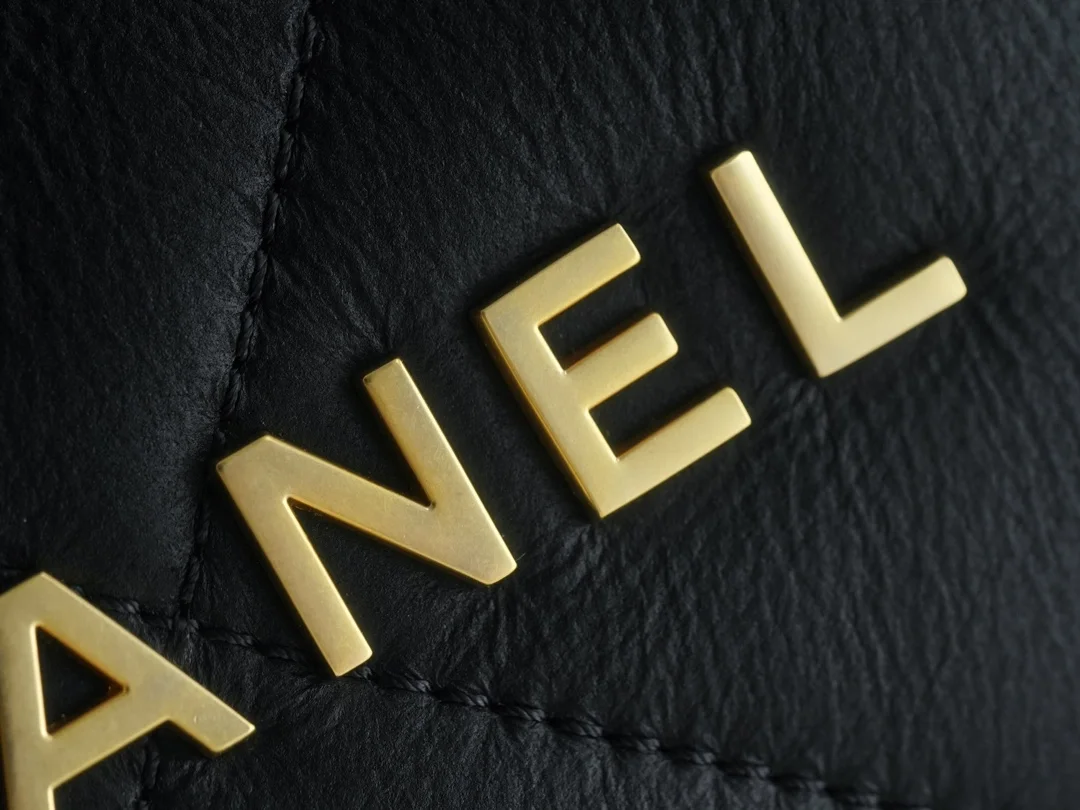 샤넬 22백 한정판 테디 블랙